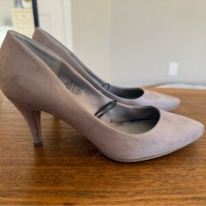 Women's Suede Gray Pumps